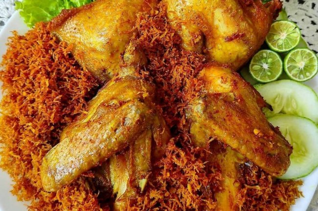 Kenikmatan Ayam Serundeng: Hidangan Spesial di Nasi Padang