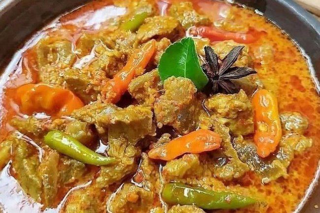 Rumah Masakan Padang: Destinasi Kuliner yang Tak Boleh Dilewatkan