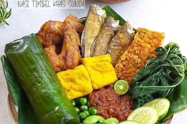 Variasi Nasi Timbel: Dari Daging Ayam hingga Ikan Asin