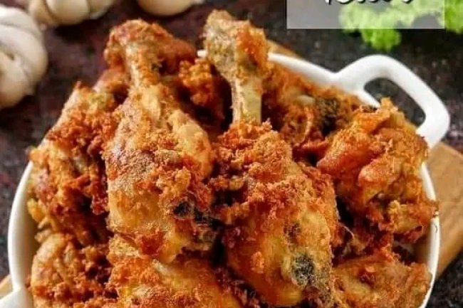 Sajian Ayam Goreng Telur ala Masakan Padang: Seperti Apa?