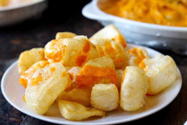 Nasi Padang Lengkap dengan Kelezatan Kerupuk Jangek dan Kuah Gulai!