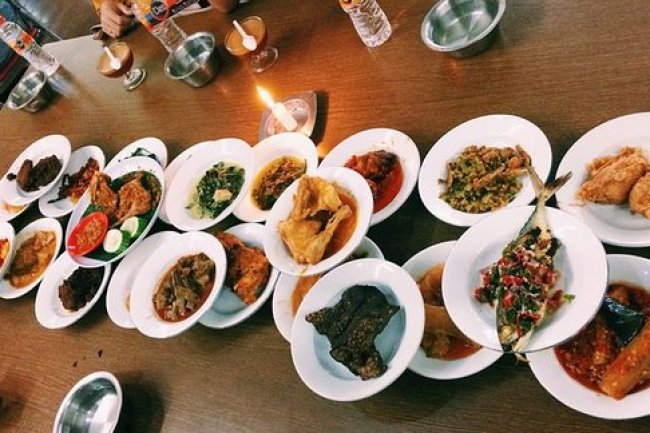 Mengapa Rumah Makan Padang Selalu Ramai Pengunjung?