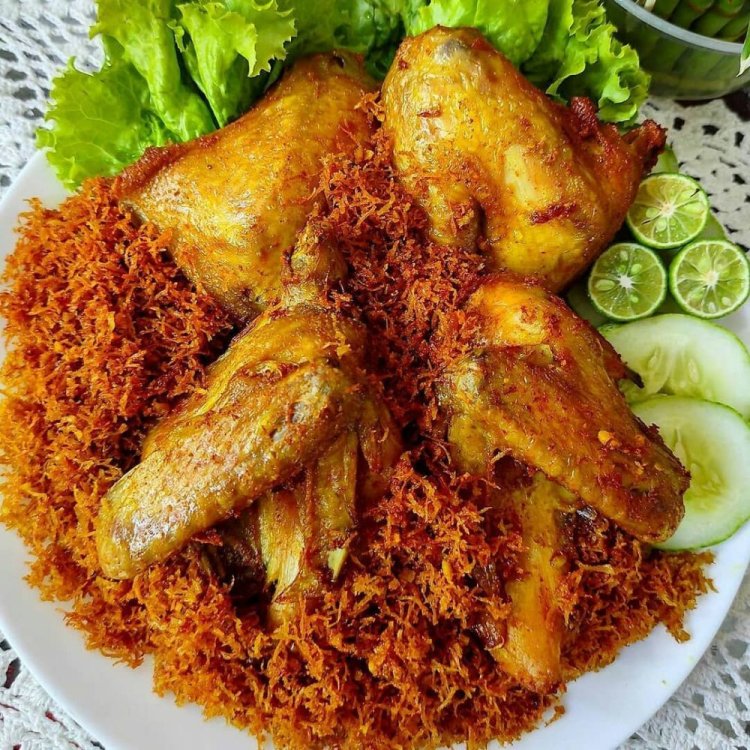 Kenikmatan Ayam Serundeng: Hidangan Spesial di Nasi Padang