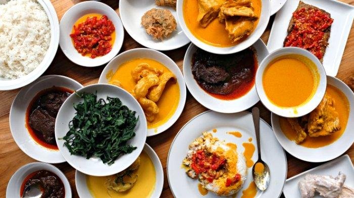 Adat Makan Padang: Tradisi Kuliner Warisan Minangkabau