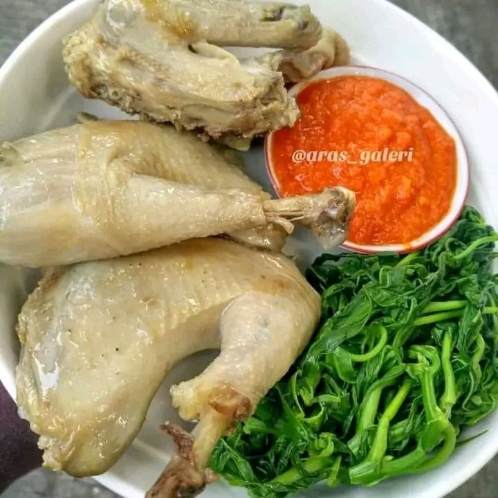 Mencicipi Ayam Pop: Hidangan Padang yang Lembut dan Gurih