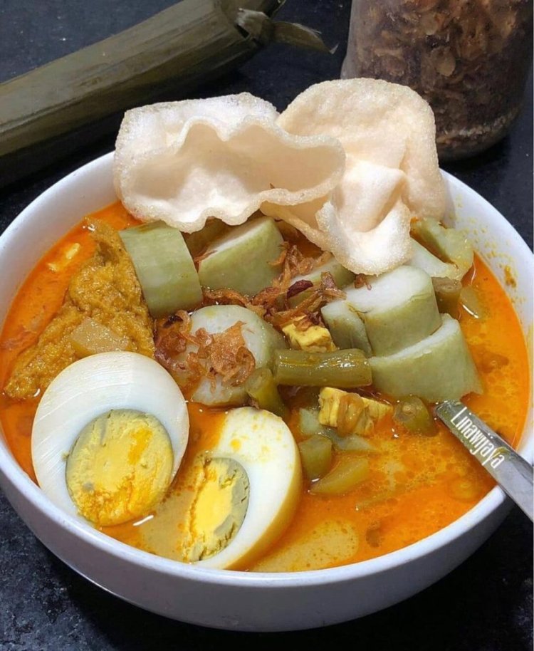 Serunya Menyantap Lontong Sayur Padang di Pagi Hari