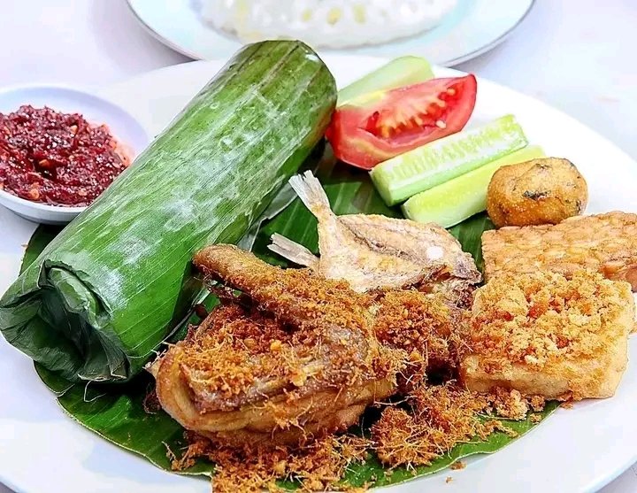 Manfaat Kesehatan Nasi Timbel: Lebih dari Sekadar Lezat