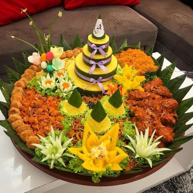 Tips dan Trik Menghias Nasi Tumpeng untuk Acara Spesial