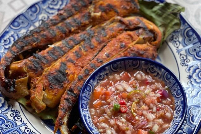 Ikan Pari Bakar: Menu Andalan yang Membuat Nasi Padang Makin Istimewa