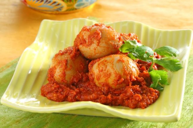 Menggugah Selera: Nasi Padang dengan Telur Bumbu Bali