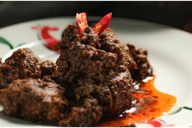 Mengungkap Rahasia Kelezatan Rendang di Rumah Makan Padang