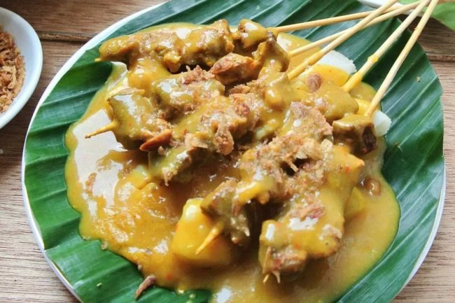 Mengunjungi Rumah Makan Sate Padang Terkenal: Rekomendasi dan Review