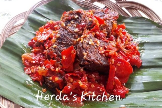 Dendeng Balado: Hidangan Pedas Gurih Khas Padang yang Memikat Lidah