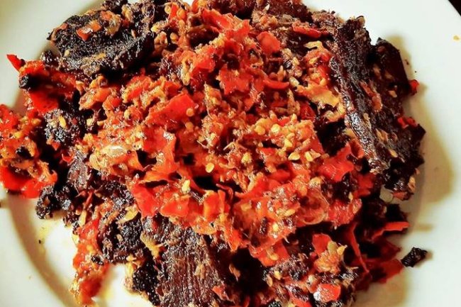 Menyingkap Sejarah Dendeng Balado: Kuliner Legendaris dari Ranah Minang