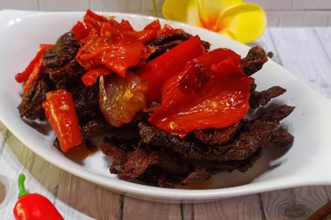 Dendeng Balado Vs Rendang: Perbandingan Dua Hidangan Padang yang Terkenal