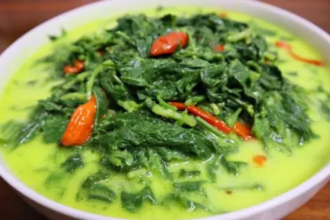 Pucuk Ubi Tumbuk: Sejarah dan Keunikan Masakan Padang yang Kaya Rasa