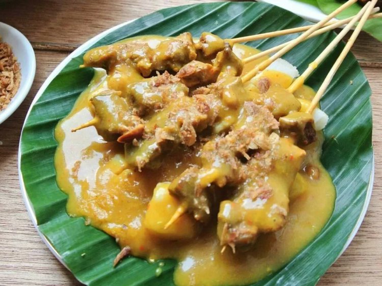 Mengunjungi Rumah Makan Sate Padang Terkenal: Rekomendasi dan Review