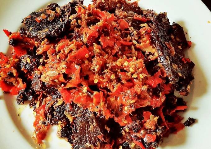 Menyingkap Sejarah Dendeng Balado: Kuliner Legendaris dari Ranah Minang