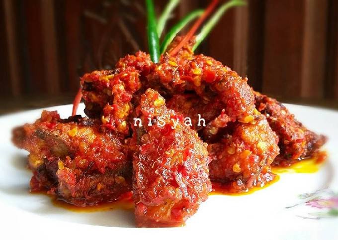 Sejarah Sambal Balado: Pedasnya Budaya Minangkabau di Setiap Sajian