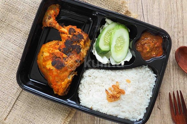 Menyajikan Menu Khas Padang dengan Keunikan Tersendiri