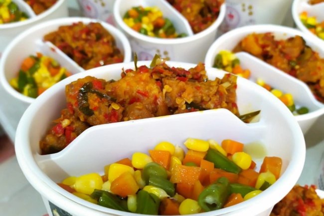Kombinasi Rice Box dan Salad: Hidangan Seimbang