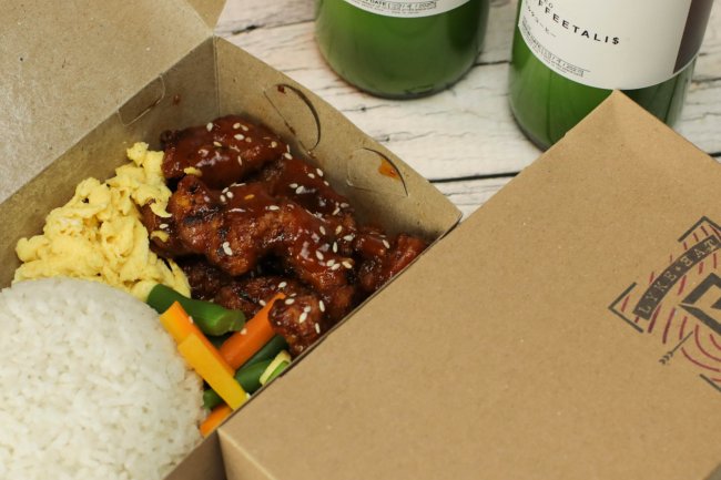 Rice Box ala Western: Burger, Kentang, dan Nasi dalam Satu Kotak