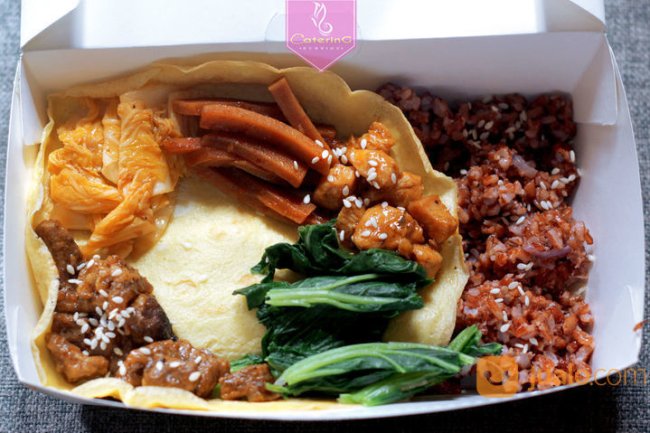 Rice Box ala Tiongkok: Hidangan Kung Pao Chicken dalam Kemasan Praktis