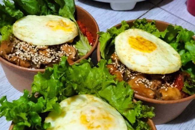 Rice Box Ayam Betutu Bali: Hidangan Khas Pulau Dewata dalam Kotak