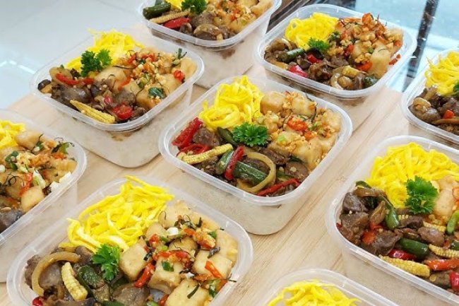 Rice Box Sate Ayam Madura: Sajian Khas Nusantara dalam Satu Kotak