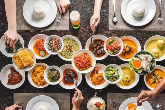 Kuliner Khas Minang di Tengah Bandung: Tempat Terbaik Makan Nasi Padang