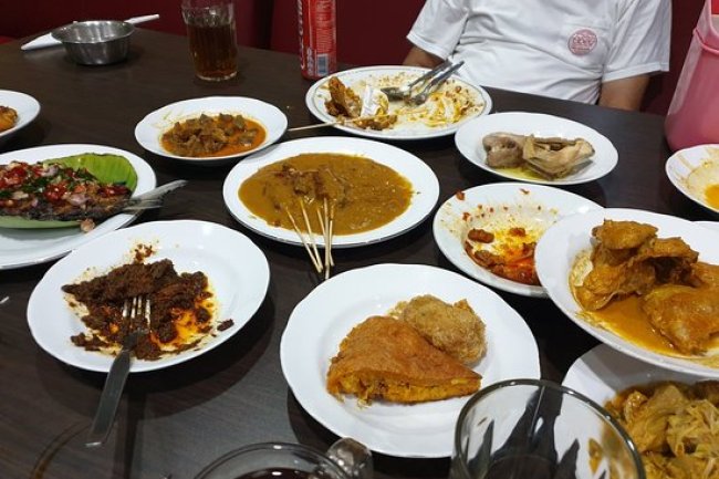 Rekomendasi Rumah Makan Padang Terdekat di Pusat Kota Bandung