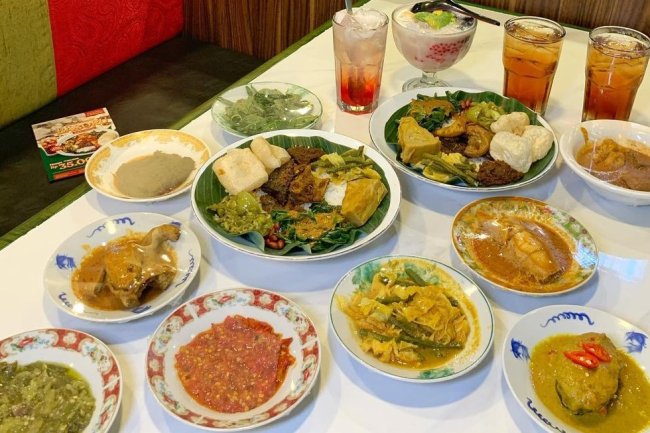 Tempat Menikmati Ayam Pop Terlezat di Rumah Makan Padang Bandung