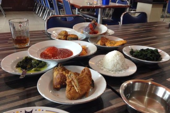 Rumah Makan Padang Bandung dengan Paket Hemat untuk Makan Siang