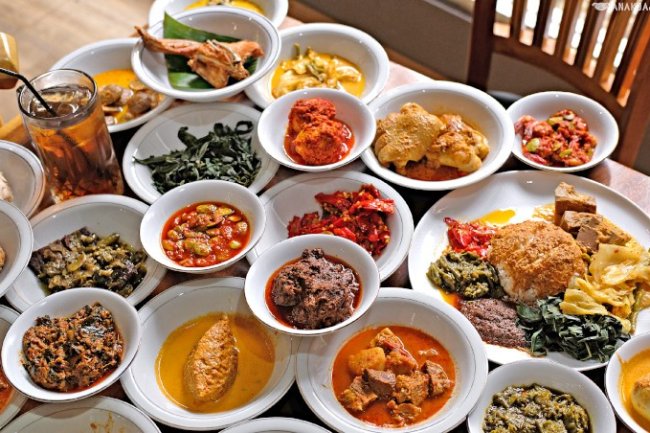 Tempat Makan Nasi Padang dengan Sambal Hijau Terlezat di Bandung