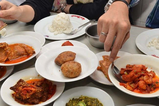 Menikmati Masakan Padang Premium di Bandung: Rekomendasi Tempat Makan Eksklusif