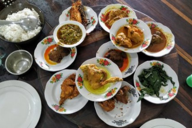 Rumah Makan Padang di Bandung yang Cocok untuk Buka Puasa