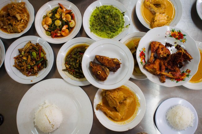 Rumah Makan Padang dengan Konsep Modern di Bandung