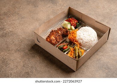 Rice Box Pedas: Menyajikan Sensasi Sambal Nusantara dalam Satu Hidangan