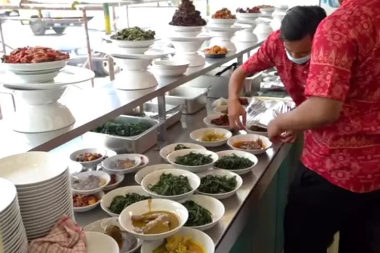 10 Rekomendasi Rumah Makan Padang Favorit di Bandung