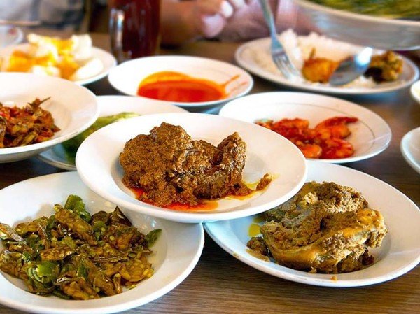 Rumah Makan Padang di Bandung yang Cocok untuk Makan Bersama Keluarga Besar