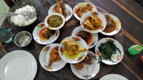 Rumah Makan Padang di Bandung yang Cocok untuk Buka Puasa