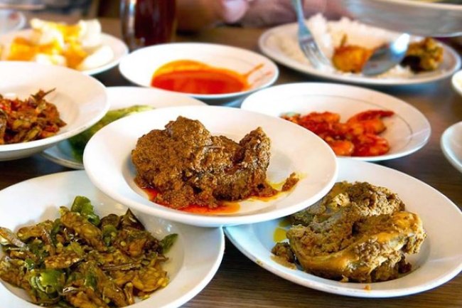 Catering Nasi Padang: Menu Lengkap untuk Acara Outdoor