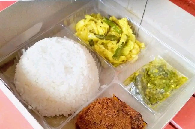 Paket Nasi Padang Prasmanan untuk Acara Makan Bersama Keluarga Besar