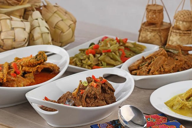 Paket Nasi Padang untuk Acara Kumpul Keluarga di Akhir Pekan