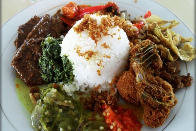 Paket Nasi Padang untuk Acara Ibadah: Menu Sehat dan Lezat