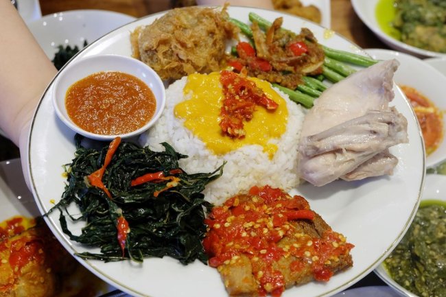 Paket Nasi Padang untuk Acara Roadshow: Praktis dan Cepat