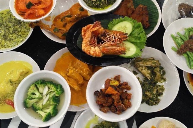 Apa yang Membuat Box Catering Masakan Padang Begitu Populer?