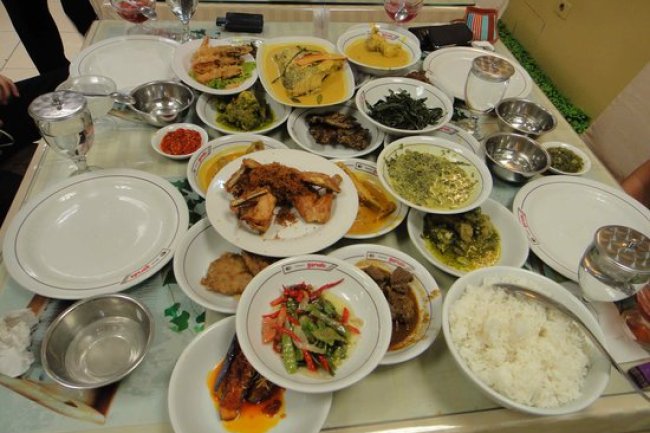 Box Catering Padang untuk Makan Malam Spesial Bersama Keluarga