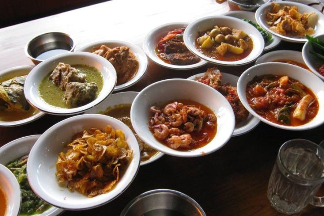 Catering Padang untuk Acara Kantor: Mengapa Box Catering Menjadi Pilihan Populer?