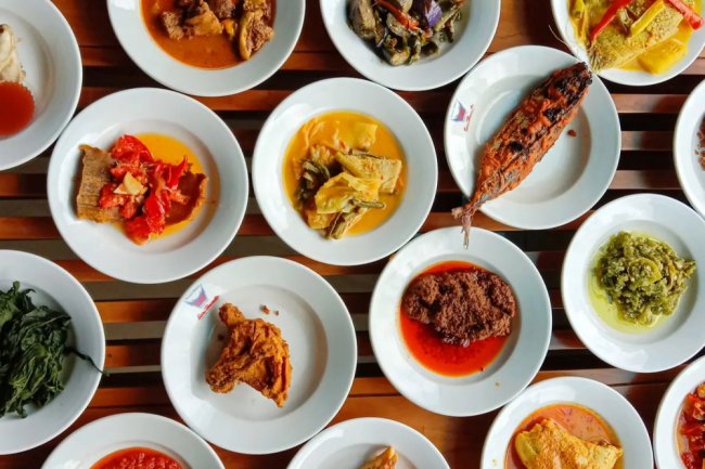 Box Catering Padang yang Menyajikan Sajian Tradisional dengan Praktis